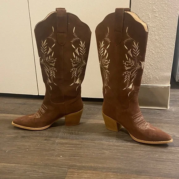 Brown Embroidered Western Boots - Picture 2 of 6